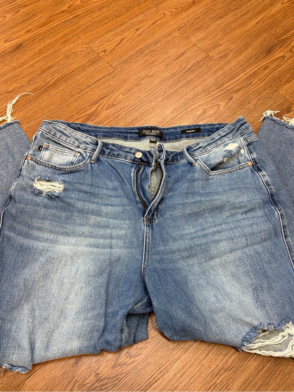 Judy Blue Light Wash Distressed Straight Leg Jeans